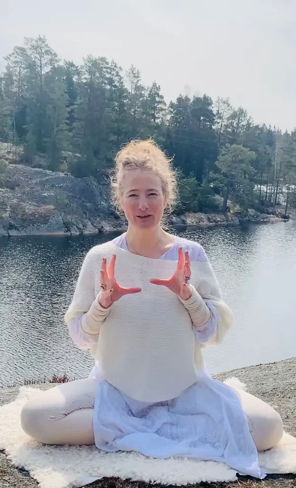 Tre enkla övningar för skönare nacke axlar och rygg
