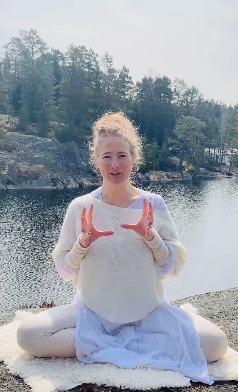 Tre enkla övningar för skönare nacke axlar och rygg